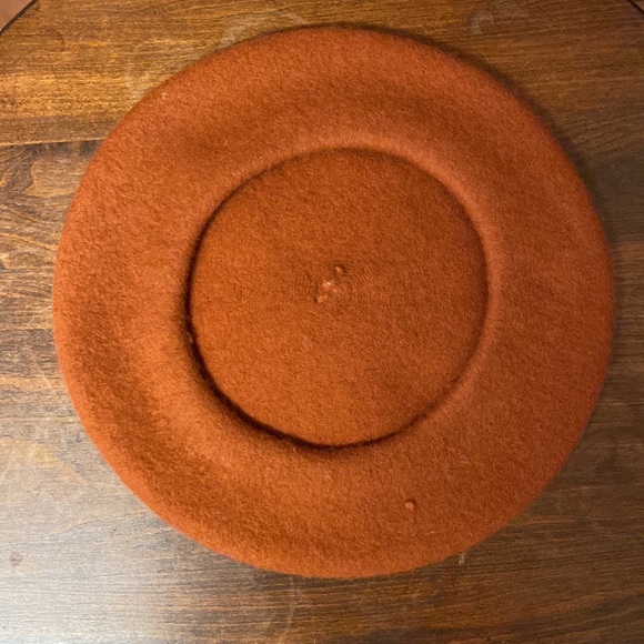 Red Beret - Picture 2 of 2